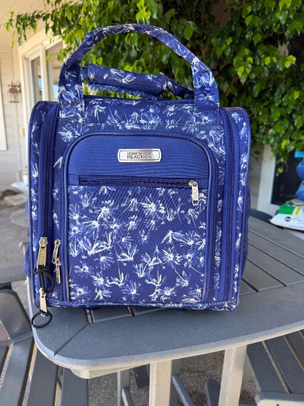 Small travel tote on wheels